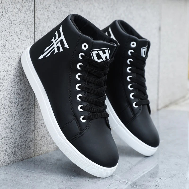 [Chaussures de sport] Une paire de chaussures de skate montantes décontractées pour le sport et les activités de plein air, confortables et adaptées aux voyages et au fitness (Disponibles en L)
