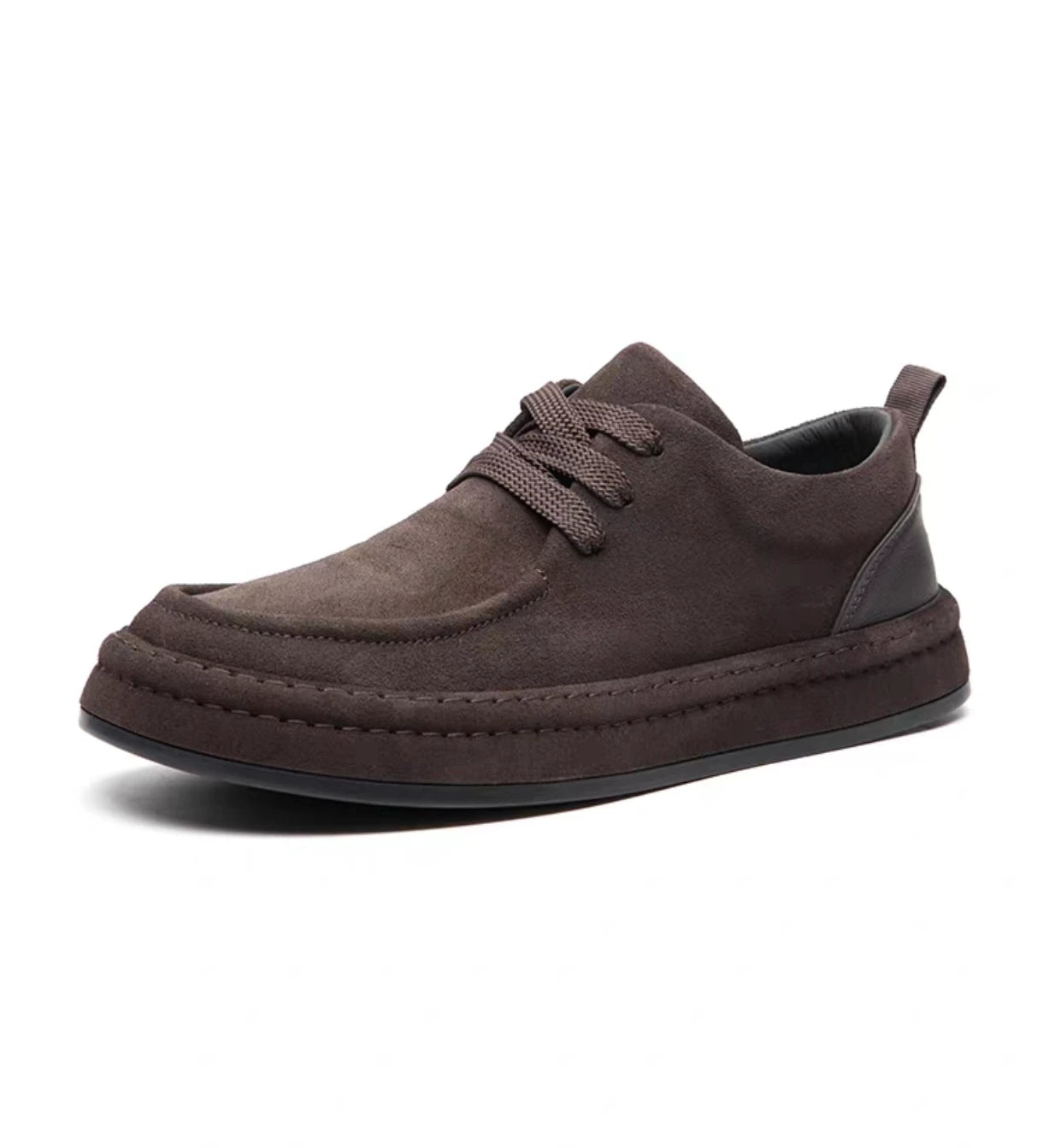 Les chaussures pour hommes sont à la mode chaussures décontractées marron en matériau en daim durable chaussures de marche confortables adaptées à un usage quotidien