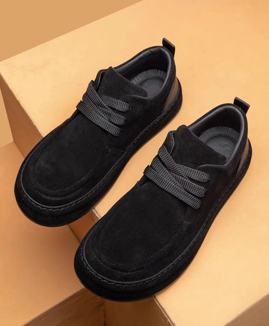 Les chaussures pour hommes sont à la mode chaussures décontractées marron en matériau en daim durable chaussures de marche confortables adaptées à un usage quotidien
