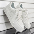 Chaussures de sport tendance - chaussures de skate. Chaussures basses à lacets, style scolaire et streetwear, idéales pour la vie quotidienne en extérieur