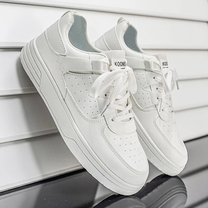 Chaussures de sport tendance - chaussures de skate. Chaussures basses à lacets, style scolaire et streetwear, idéales pour la vie quotidienne en extérieur