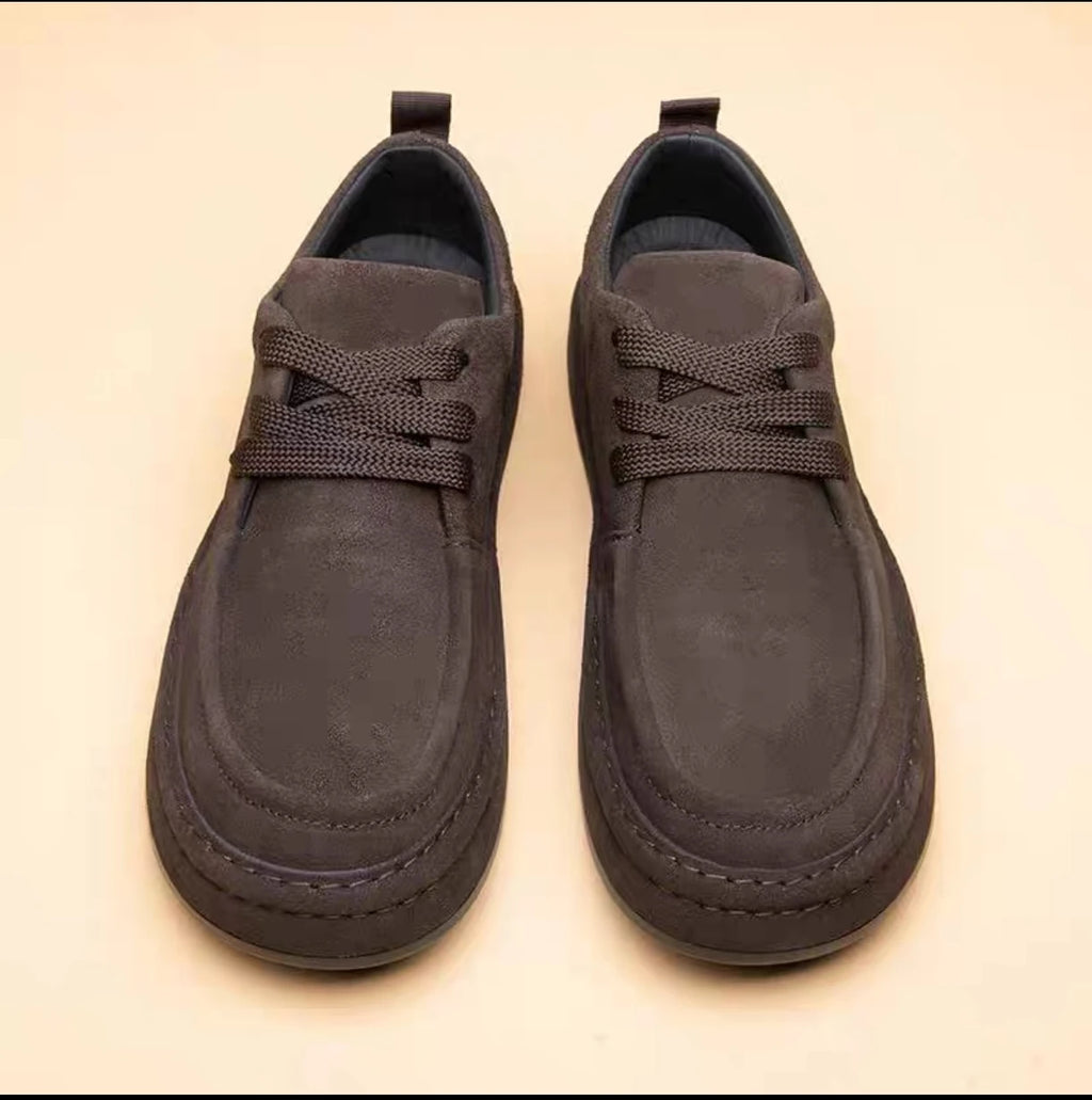 Les chaussures pour hommes sont à la mode chaussures décontractées marron en matériau en daim durable chaussures de marche confortables adaptées à un usage quotidien