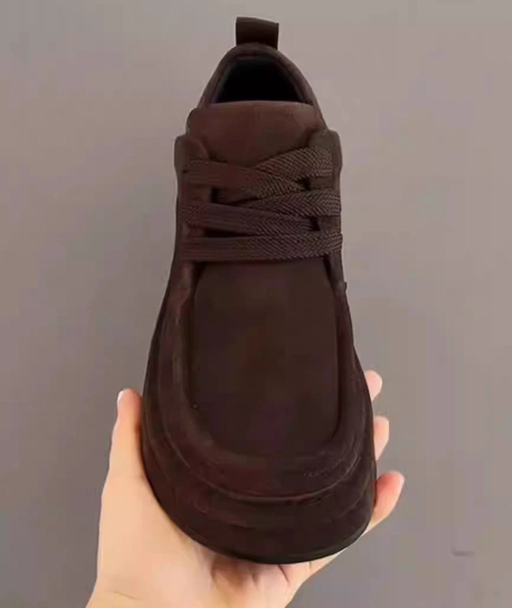Les chaussures pour hommes sont à la mode chaussures décontractées marron en matériau en daim durable chaussures de marche confortables adaptées à un usage quotidien