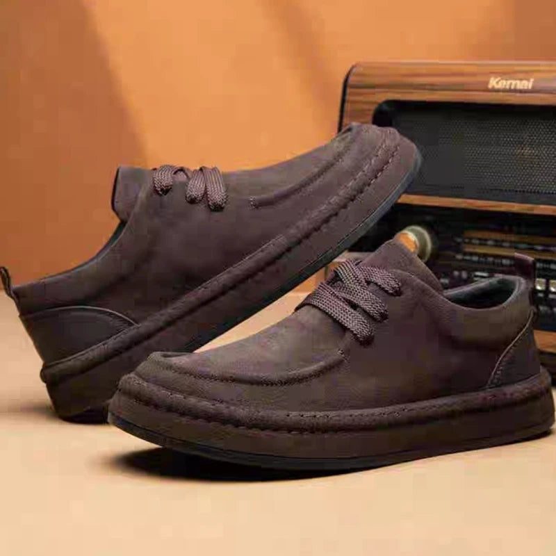 Les chaussures pour hommes sont à la mode chaussures décontractées marron en matériau en daim durable chaussures de marche confortables adaptées à un usage quotidien