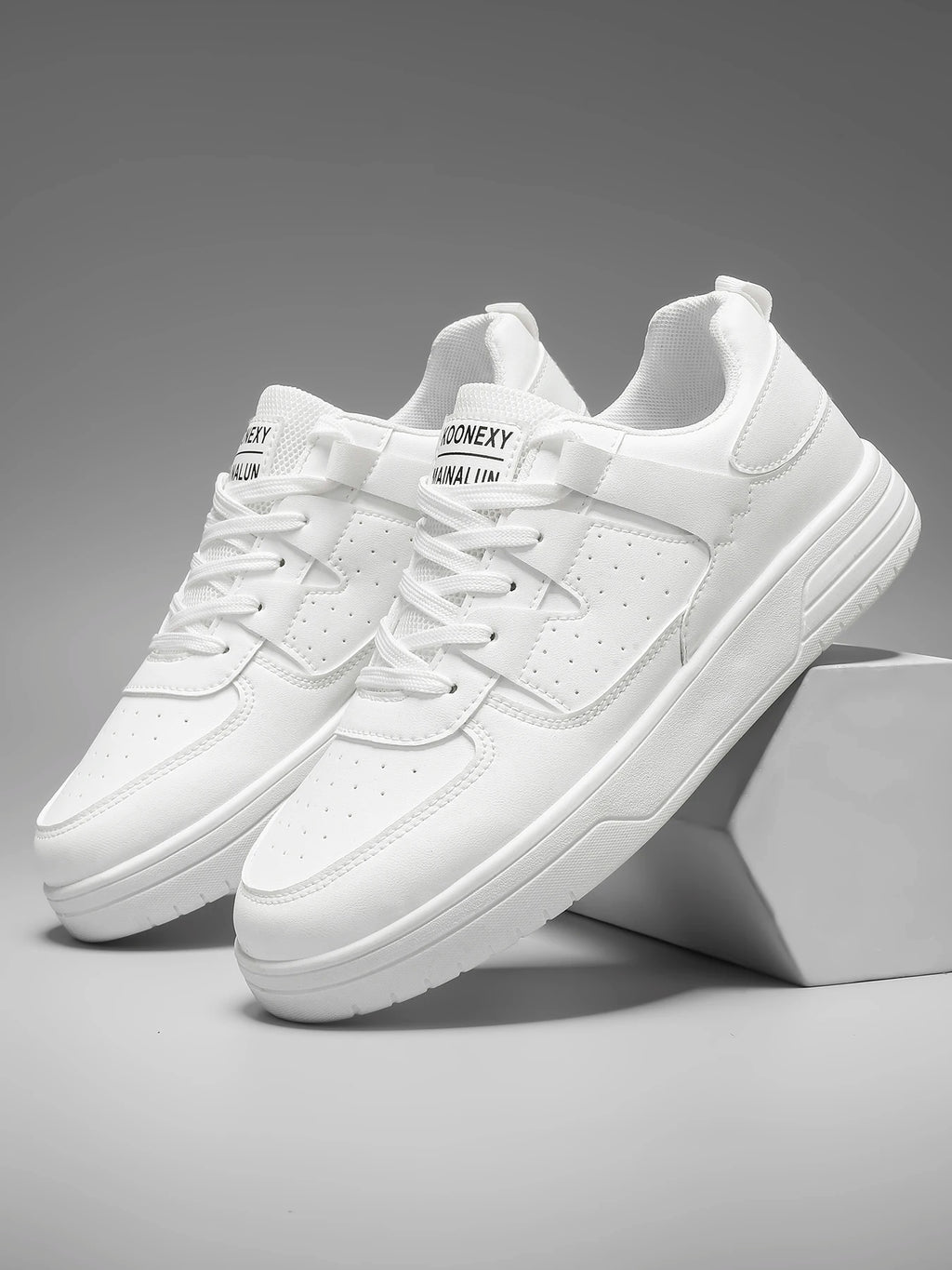 Chaussures de sport tendance - chaussures de skate. Chaussures basses à lacets, style scolaire et streetwear, idéales pour la vie quotidienne en extérieur