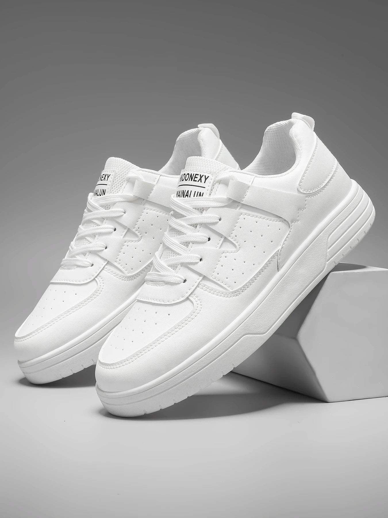 Chaussures de sport tendance - chaussures de skate. Chaussures basses à lacets, style scolaire et streetwear, idéales pour la vie quotidienne en extérieur