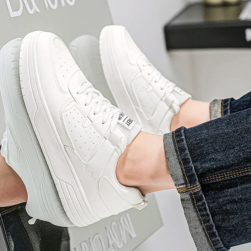 Chaussures de sport tendance - chaussures de skate. Chaussures basses à lacets, style scolaire et streetwear, idéales pour la vie quotidienne en extérieur
