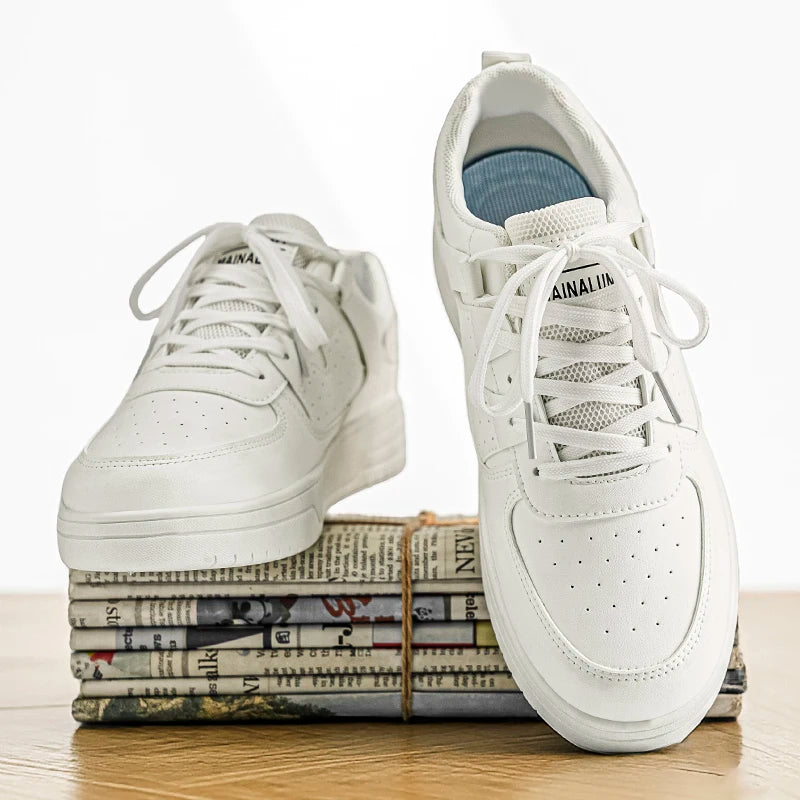 Chaussures de sport tendance - chaussures de skate. Chaussures basses à lacets, style scolaire et streetwear, idéales pour la vie quotidienne en extérieur