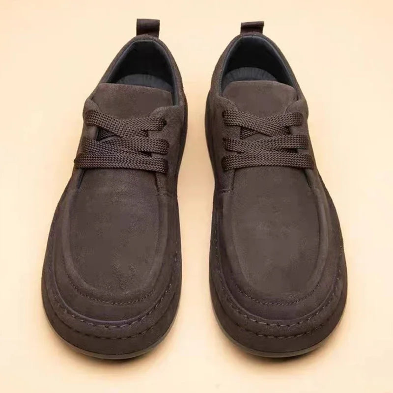 Les chaussures pour hommes sont à la mode chaussures décontractées marron en matériau en daim durable chaussures de marche confortables adaptées à un usage quotidien