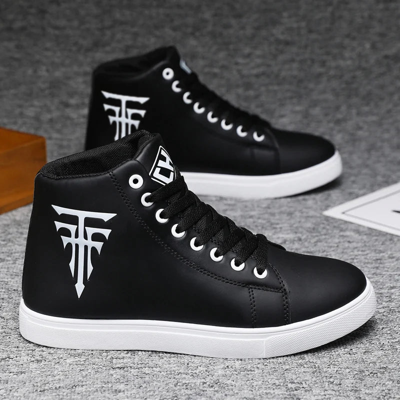 [Chaussures de sport] Une paire de chaussures de skate montantes décontractées pour le sport et les activités de plein air, confortables et adaptées aux voyages et au fitness (Disponibles en L)